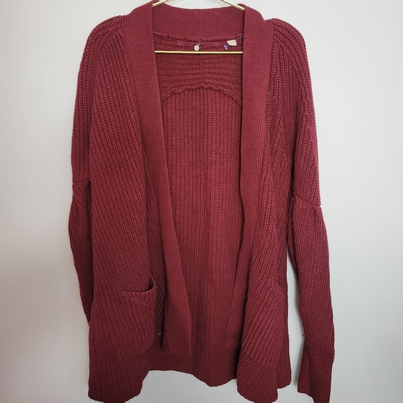 Medium Knitted and Knotted Anthropologie Wine Raspberry Maroon Cardigan - Picture 1 of 7
